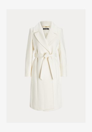 Krémový vlněný kabát s klopovým límcem, dlouhými rukávy a páskem v pase. Má rovný střih a měkkou texturu.