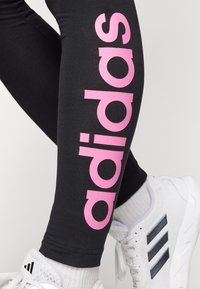 adidas Sportswear Legíny - black/pulse magenta