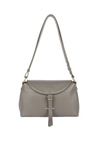 Borsa a spalla in pelle grigia con pattina curva, dettaglio della fibbia dorata e tracolla regolabile, caratterizzata da cuciture sottili e un piccolo logo.