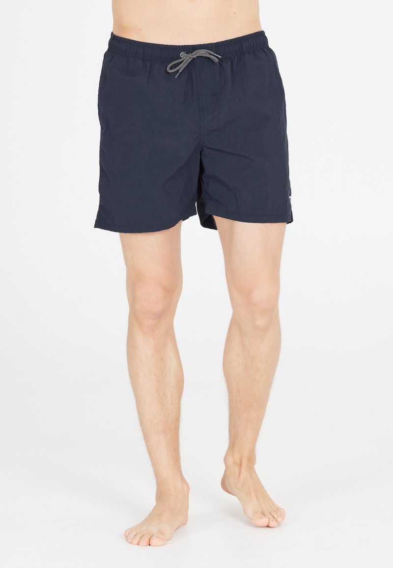 Marina simbyxor i lätt tyg, med ett elastiskt midjeband med snörning och sidofickor för extra bekvämlighet.