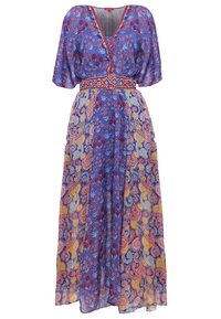 Maxi šaty s krátkými, rozšířenými rukávy. Vyrobeny z lehké, průhledné tkaniny s květinovým a paisley vzorem v modré, červené a žluté barvě.
