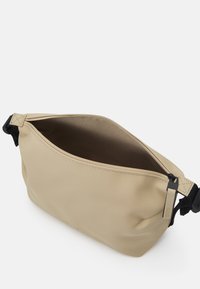 Rains HILO WASH BAG UNISEX - Mosózsák - sand