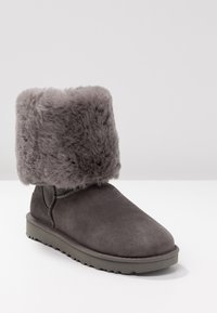 UGG CLASSIC II - Botas - grey
