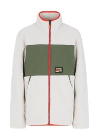 Chaqueta de forro polar en color crema con una sección media verde, cierre con cremallera y acentos rojos. Presenta un parche de logo en el área del lado izquierdo del pecho.