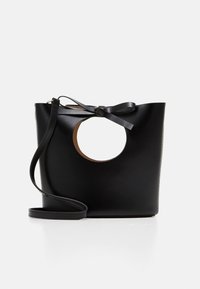 Επιλέχθηκε, black