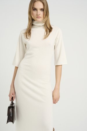 MANZI LONG DRESS - Svetríkové šaty - white onyx