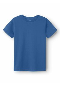 Tricou cu mânecă scurtă, de culoare albastră uniformă, fabricat din bumbac. Are un guler rotund și o textură netedă, cu un tiv drept.