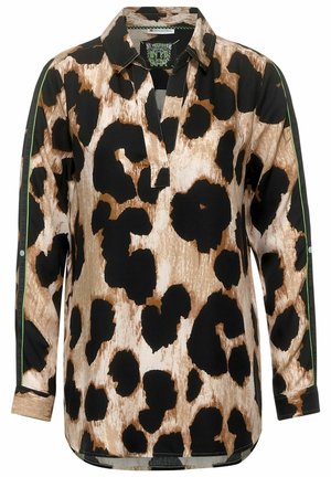 Pitkähihainen pusero, jossa on beige, ruskea ja musta leopardin kuosi, kauluksellinen pääntie ja vihreä reunus hihoissa.