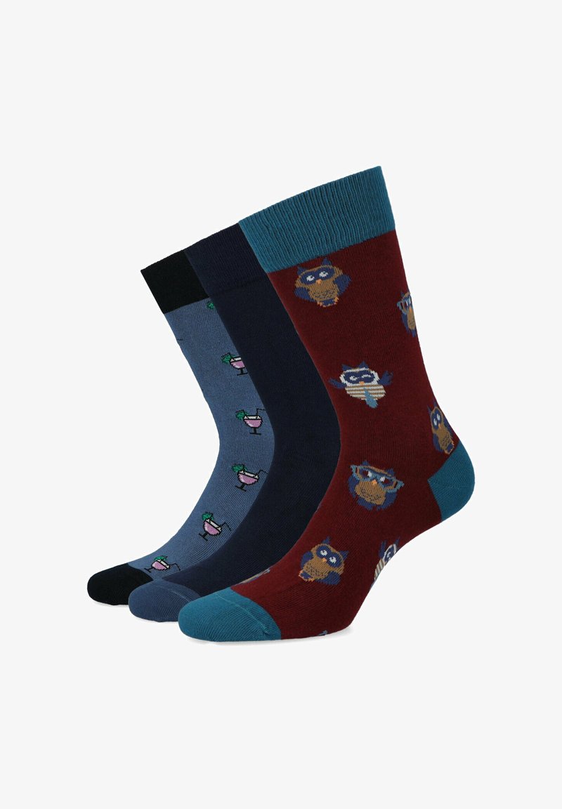 Trzy pary skarpet: bordowe z wzorami sów, granatowe z wzorami napojów i czarne. Wykonane z dzianiny, różne kolory mankietów, długość do połowy łydki.