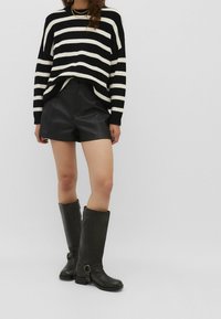 Stradivarius Sweter