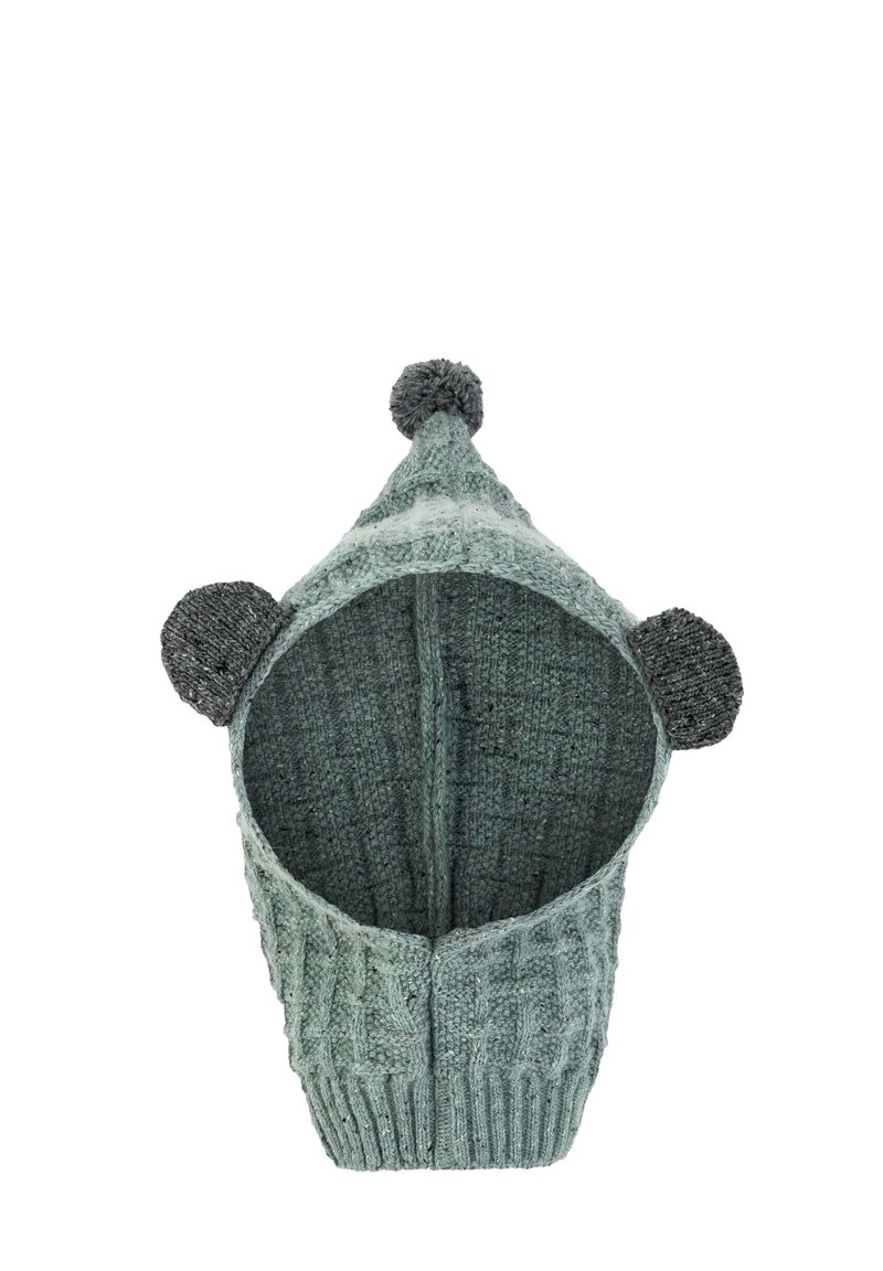 Bonnet en maille de couleur vert clair avec un sommet pointu, pompon gris et accents d'oreilles gris foncé. Présente un motif de cable texturé et une large bordure côtelée.