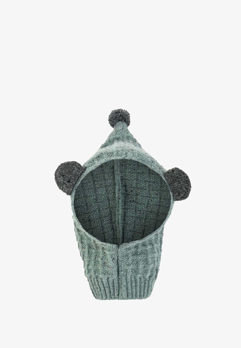 Bonnet en maille de couleur vert clair avec un sommet pointu, pompon gris et accents d'oreilles gris foncé. Présente un motif de cable texturé et une large bordure côtelée.