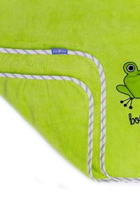 Grüne Fleece-Decke mit einem Froschdesign, eingefasst mit lila und weißen Streifen, ausgestattet mit weichem Material und bestickten Details.