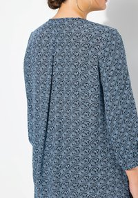 Ulla Popken ALLOVER PRINT SMOCKED  - Camicetta - marine