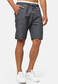 Shorts en denim gris foncé pour homme avec une taille élastique à cordon, deux poches latérales et un tissu texturé pour la respirabilité. Fini avec un design décontracté.