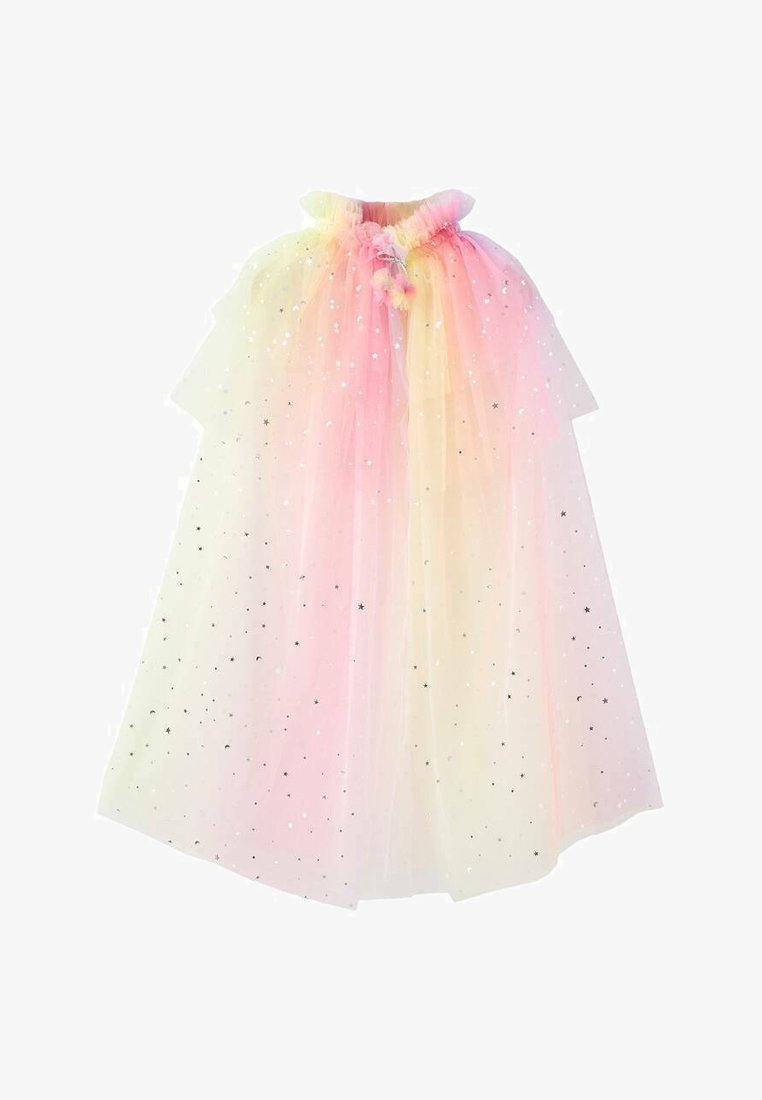 Cappa in tulle con una sfumatura che va dal rosa al giallo, con motivi di stelle e lune argentati, colletto arricciato e texture morbida.
