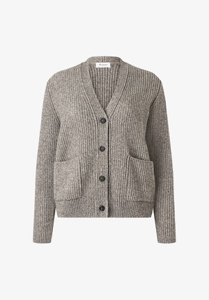 Harmaa neulecardigan, jossa on V-pääntie, napitus ja kaksi etutaskua. Ribbausteksturoitu pehmeän näköinen.