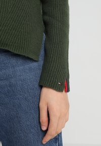 Tommy Jeans Stickad tröja - dark green