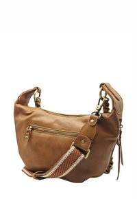 Sac bandoulière en cuir marron avec une poche avant zippée, des ferrures couleur or, et une sangle en tissu tressé ornée d'un accent rayé.