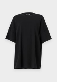 Tricou negru oversized din bumbac, cu guler rotund și mâneci scurte, largi, având o textură netedă și o croială lejeră.