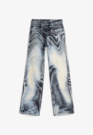 Spodnie dżinsowe o szerokich nogawkach z niebiesko-białym marmurowym wzorem, wykonane z denimu o wyblakłej fakturze, pięć kieszeni oraz metalowe akcenty. Antykulturowe.