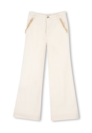Pantalon crème à jambes larges avec poches avant ornées de détails en chaîne dorée et fermeture boutonnée à la taille.