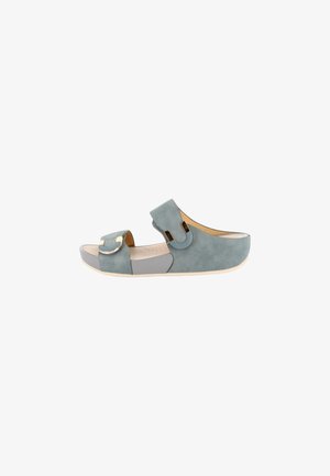 Sandalo slip-on da donna in blu opaco con due cinturini regolabili e tacco leggermente rialzato su sfondo bianco.