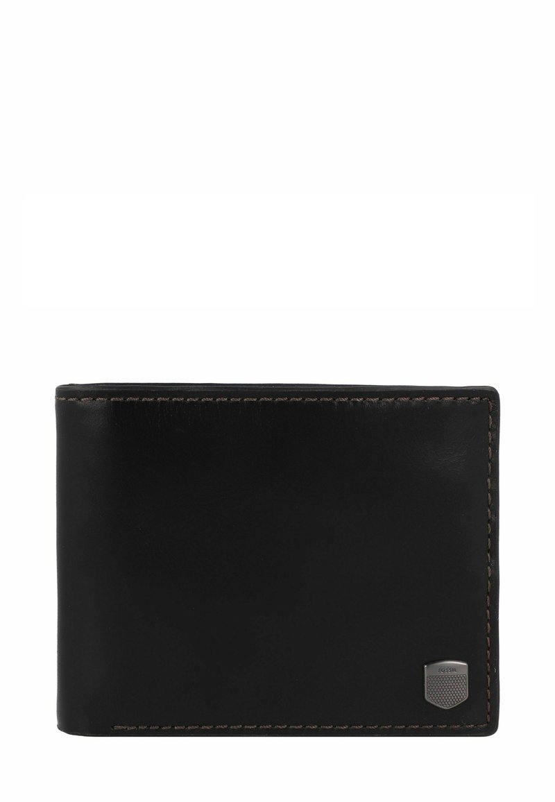 Portefeuille en cuir noir avec des coutures marron, de forme rectangulaire, et un petit logo en métal accent sur le coin inférieur droit. Texture lisse.
