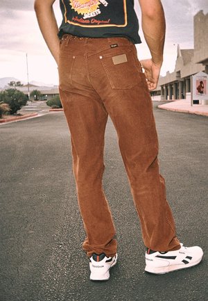 Wrangler WRANGLER X STRANGER THINGS  - Jean droit - brown