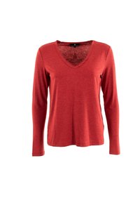 Rode T-shirt met lange mouwen en V-hals, voorzien van een gestructureerd sterrenpatroon onder de halslijn en drie knopen op de sluiting.