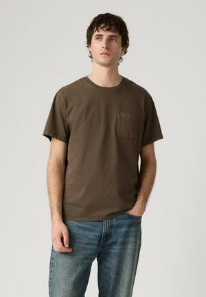 Levi's®, RELAXED POCKET TEE - T-Shirt basic - garment dye deep dep - browns -