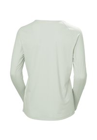 Camisa de manga larga de color verde claro, fabricada con un tejido suave, que presenta un escote redondo y mangas raglán con un diseño ajustado.