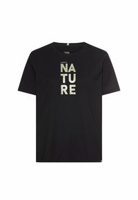 Sort kortærmet T-shirt med vertikal beige tekst, der står "Empowered by NATURE" centreret på fronten.
