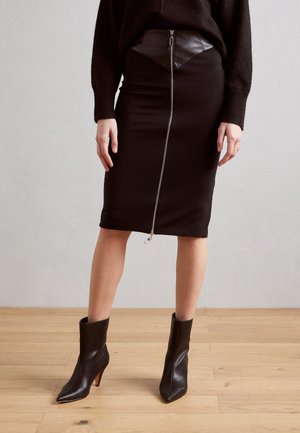 Pencil skirt - black