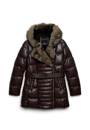 Giacca imbottita marrone con colletto in pelliccia sintetica, vita cintrata e due tasche frontali con zip. Materiale lucido con motivo trapuntato.