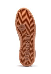 Suela de zapato de goma con un patrón de dibujo en espiga, que presenta un logo circular y la marca "D.Franklin" grabada en el lateral. El color es marrón-naranja.