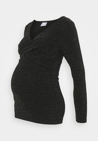 Svart långärmad graviddress med glittrigt tyg, figursydd design och V-ringning på en enkel vit bakgrund.