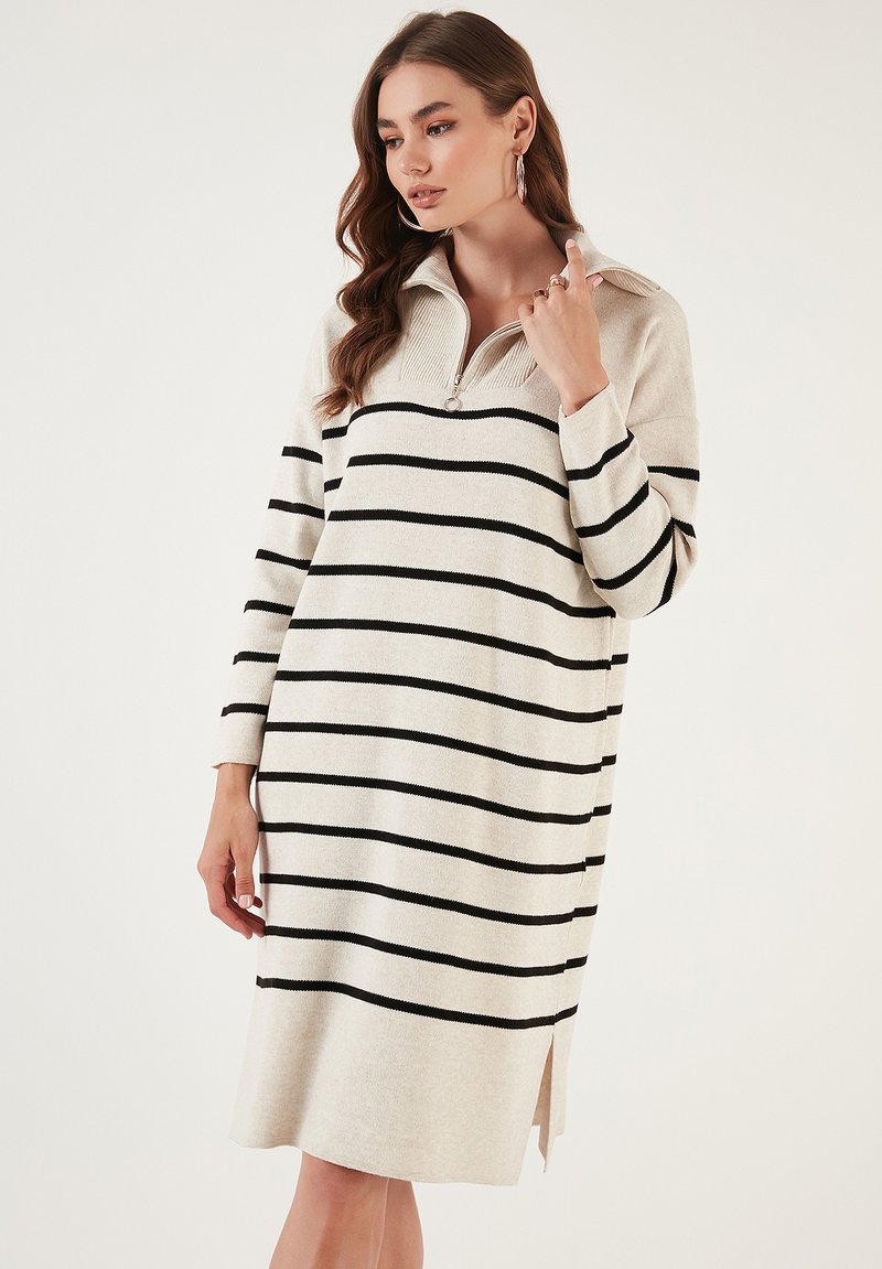 LELA REGULAR FIT - Rochie tricotată - cream/black