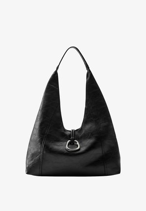 Sac d'épaule en cuir noir avec une forme souple et décontractée et une seule bandoulière, avec un détail d'anneau métallique argenté à l'avant.
