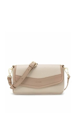 Beżowa i taupe teksturowana skórzana torebka na ramię z regulowanym paskiem i złotym wykończeniem, z logo "OCHNIK" na przedniej klapce.