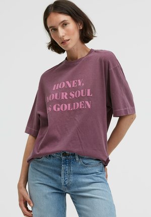 TE:CLA MIT WORDING PRINT - Print T-shirt - anemone red
