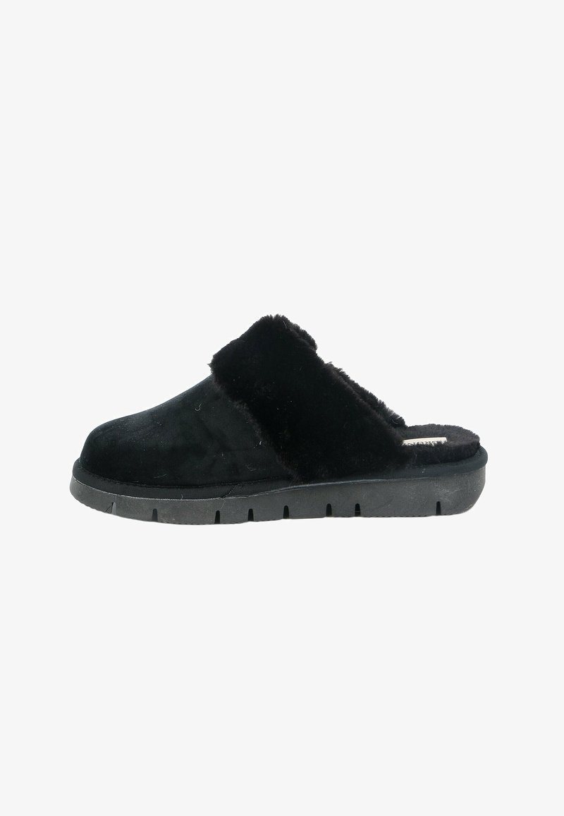 Le ciabatte in suede nero presentano una morbida fascia in pelliccia sintetica e una spessa suola in gomma con scanalature per una buona aderenza, progettate per comfort e facilità d'uso.