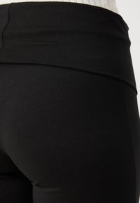 Gina Tricot Petite SOFT TOUCH PETITE FOLDED FLARE TROUSERS - Hlače - black