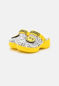 Crocs Pantofle - yellow
