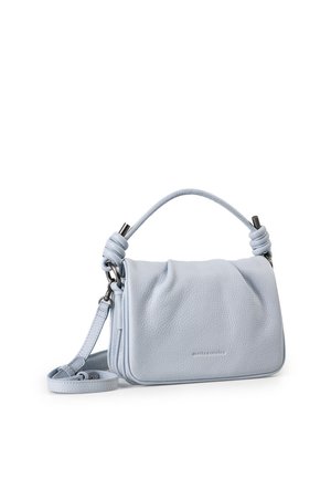 Lichtblauwe, gestructureerde leren handtas met een bovenhandvat met knoopdetails en een afneembare schouderriem.