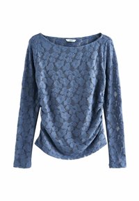 Haut en dentelle bleu à manches longues avec motif floral, encolure ronde et légères fronces à la taille, présenté sur fond blanc.
