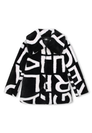 Veste en fausse fourrure noire et blanche avec un col surdimensionné et des motifs audacieux de lettres abstraites, fermeture éclair frontale et manches longues.