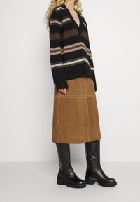 MUNTHE Strickpullover - black