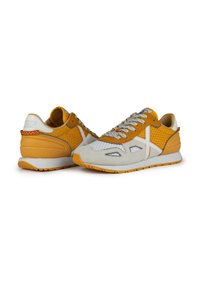 MUNICH MASSANA EVO - Zapatillas de entrenamiento - amarillo