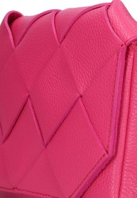 Notre-V Schoudertas - t fuchsia